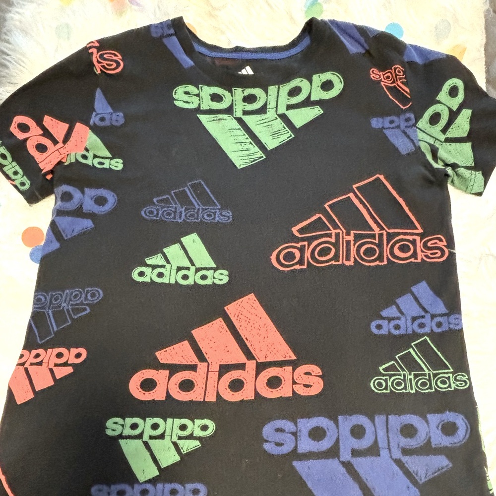 Adidas boys large size 14-16. Short sleeve printed tee multicolor